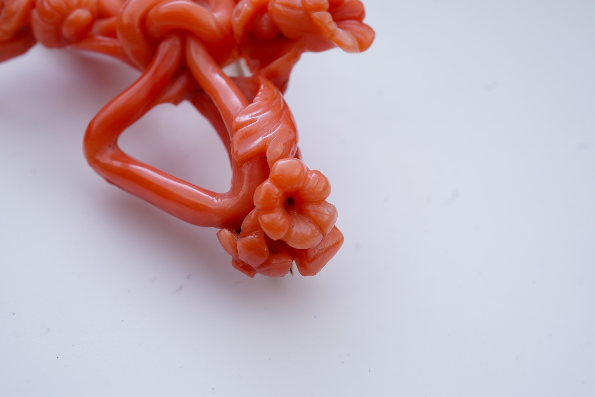 A coral brooch, late 19th century